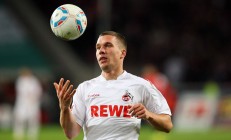 伊布刷新里程碑，俄克拉荷马城雷霆季后赛力克费城76人，晋级概率达62％